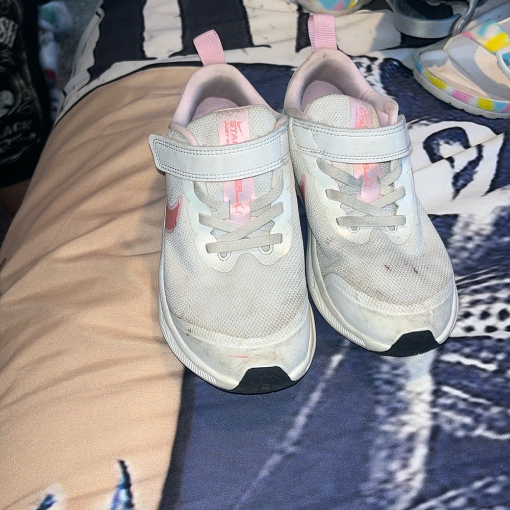 Girls 1.5Y pink and white Nikes